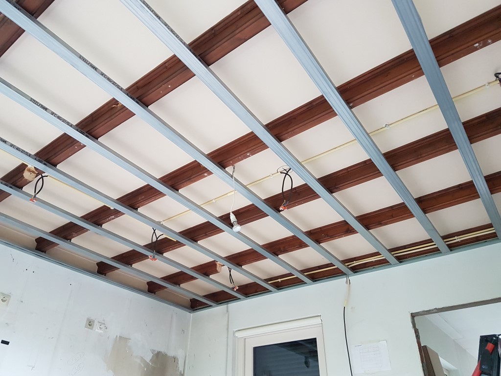 Nieuwe-huis_keuken-plafond-metalstud.jpg
